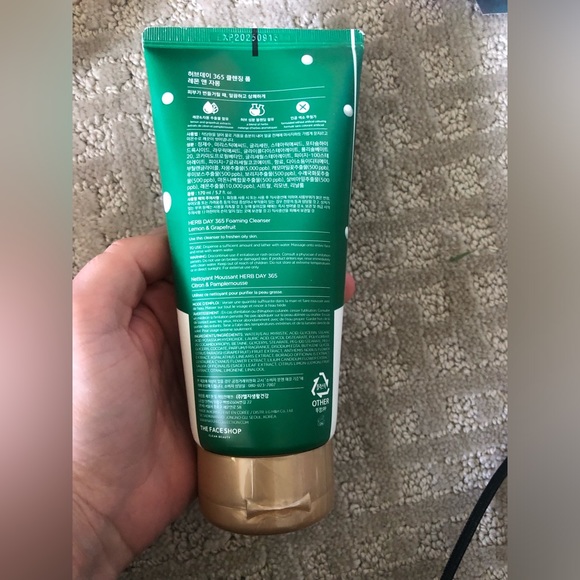 Herb Day 365 by the face shop foaming cleanser 170ml lemon and grapefruit - Picture 2 of 5